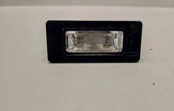 Volkswagen PASSAT B6 Number plate light 810943021
