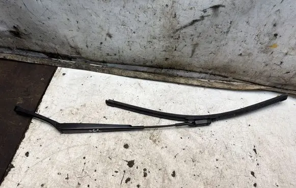 Volkswagen Golf V Front wiper blade arm 1Q1955409