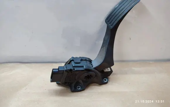 Volvo XC60 Accelerator throttle pedal 31329060