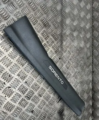 KIA Sorento Front sill trim cover 858722P305