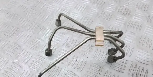 Volvo XC60 Fuel injector supply line/pipe 