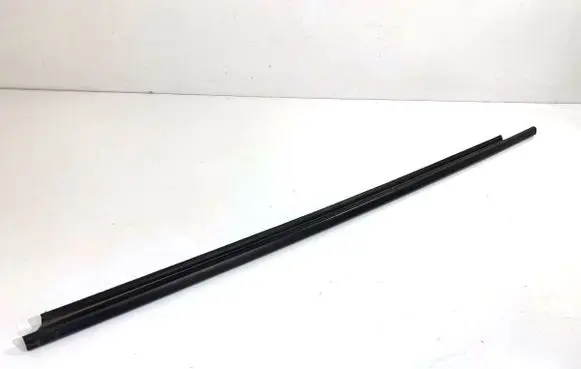 Toyota Yaris Front door windshield rail 