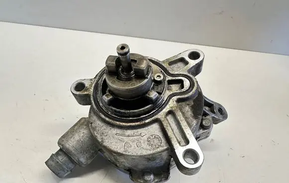 Volvo XC70 Vacuum pump 08699237