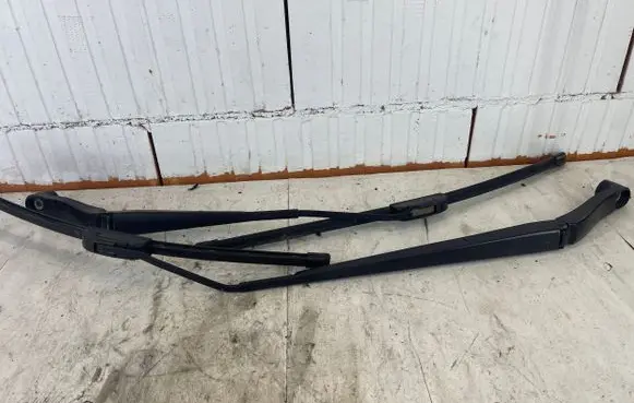 Opel Insignia B Front wiper blade arm 13471436 13471434