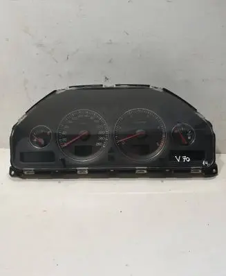 Volvo V70 Speedometer (instrument cluster) 8673262