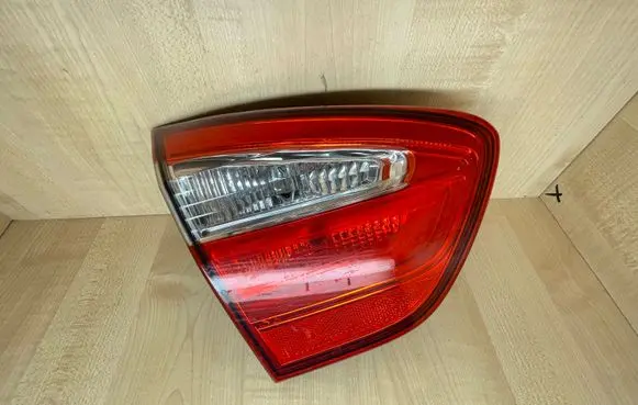 KIA Rio Tailgate rear/tail lights 924031W2