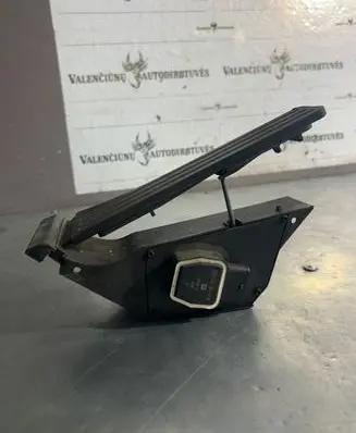 Mercedes-Benz E W212 Accelerator throttle pedal A2223001000 1383 070515