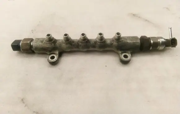 Toyota Avensis T250 Fuel main line pipe 238100R020