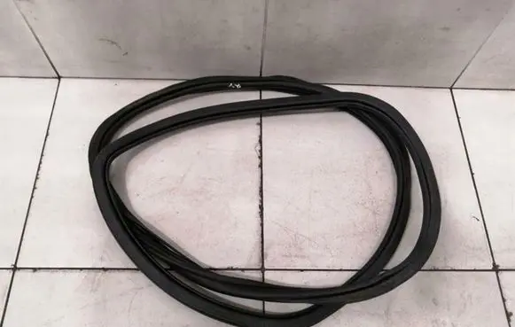 Porsche Macan (95B) Rear door rubber seal (on body) 95B833721
