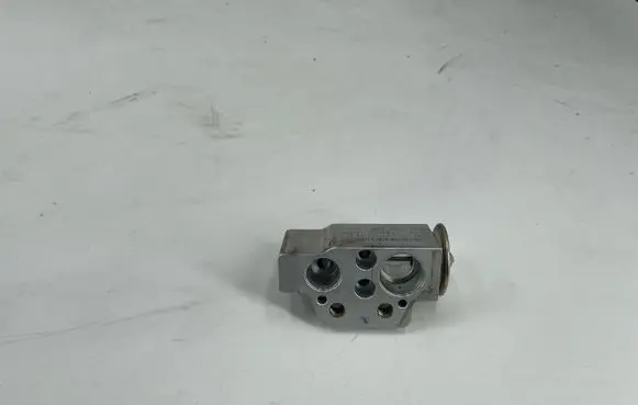 Audi RS6 C7 Air conditioning (A/C) expansion valve 4G0820181A