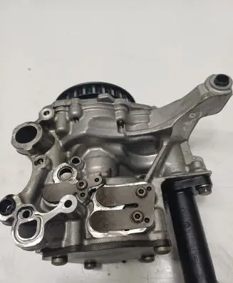 Volkswagen PASSAT B8 Oil pump 04L145208K 04L115263B