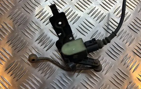 Headlight/headlamp level sensor