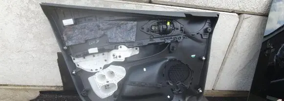 Renault Clio IV Front door card panel trim