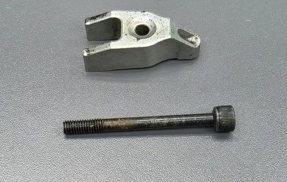 Honda CR-V Fuel Injector clamp holder 