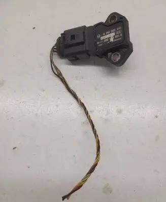 Volkswagen Golf V Air pressure sensor 0281002399 038906051B
