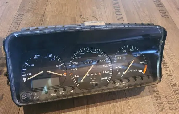 Volkswagen PASSAT B3 Speedometer (instrument cluster) 357919059A 357919053A 357919033AR