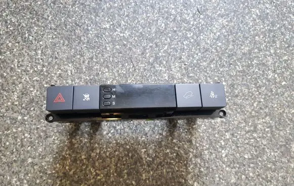 Chevrolet Captiva Hazard light switch