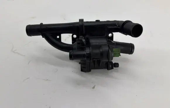 Volvo C30 Thermostat/thermostat housing 9670253780