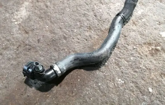 Audi Q7 4L Engine coolant pipe/hose 7L6122051T