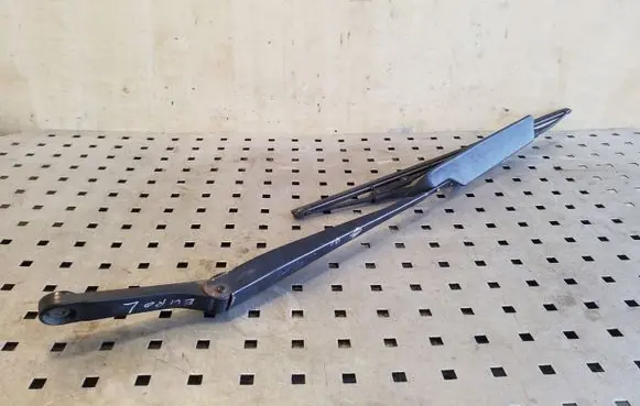 Opel Frontera B Front wiper blade arm