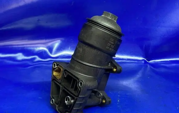 Volkswagen PASSAT B7 Oil filter mounting bracket 03L115389C 03L115433