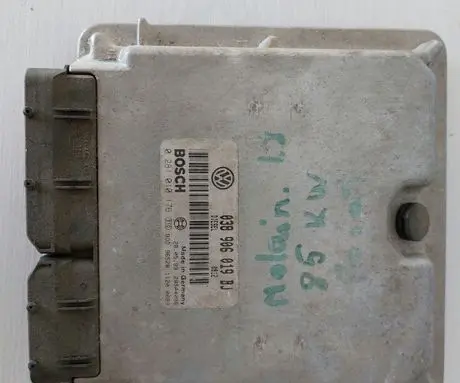 Volkswagen PASSAT B5 Engine control unit/module 038906019BJ 0281010176