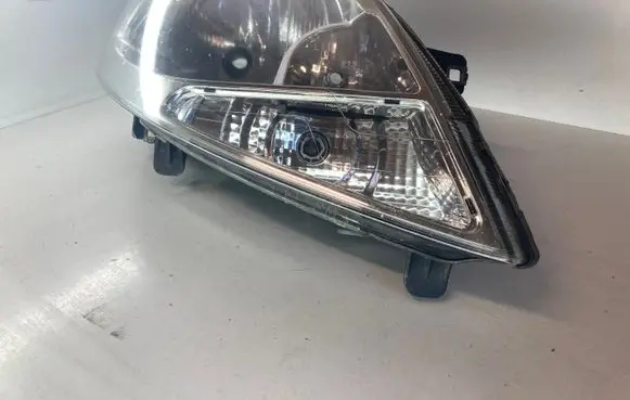 Opel Vivaro Headlight/headlamp 8200701366