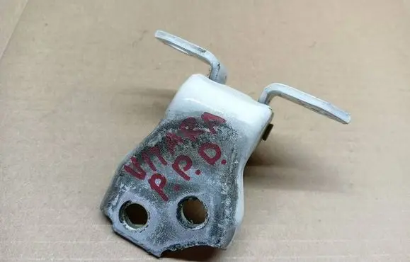 Suzuki Vitara (LY) Front door lower hinge