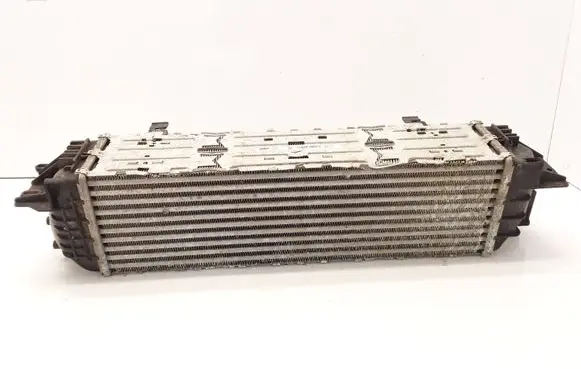 BMW 5 F10 F11 Intercooler radiator 7618768