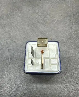 Volkswagen Golf IV Other relay 8A0951253