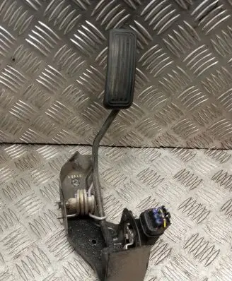 Toyota Avensis T250 Accelerator throttle pedal 8928152021 1983003041