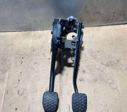 BMW 3 E46 Pedal assembly 2229128