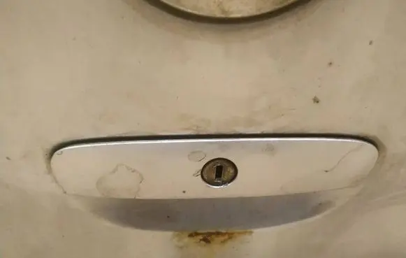 Volkswagen Polo IV 9N3 Tailgate exterior lock 