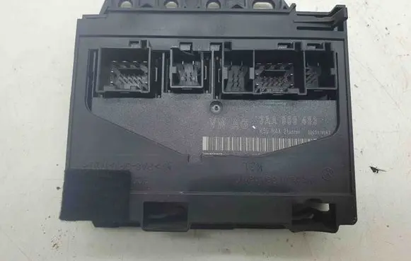Volkswagen PASSAT B7 Central body control module 3AA959433
