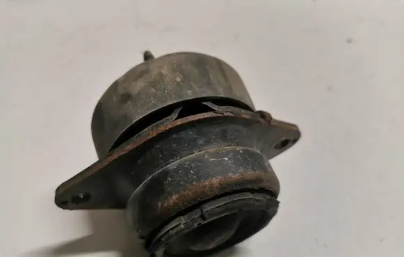 Ford Mustang V Engine mount bracket