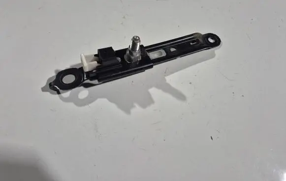 Toyota Avensis T270 Seat belt adjustment rail 