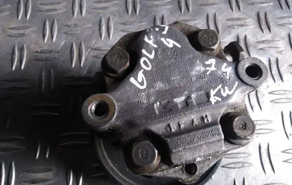Volkswagen Golf IV Power steering pump 1J0422154A