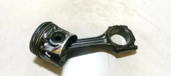 Volkswagen PASSAT B4 Piston with connecting rod 028h