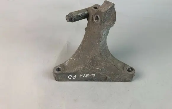 Subaru Legacy Engine mounting bracket