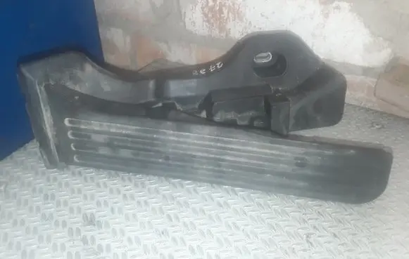 Volkswagen Golf Plus Accelerator throttle pedal 1K1721503M