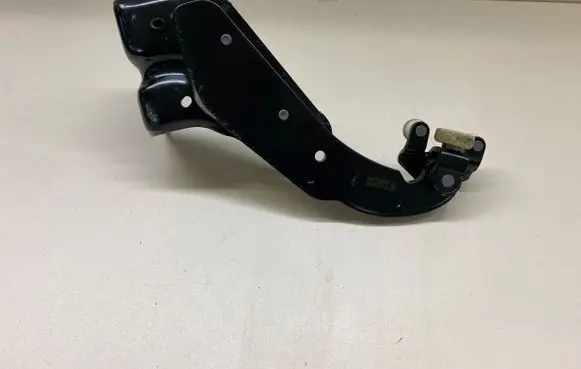 Mercedes-Benz V Class W447 Sliding door lower roller guide/hinge A4477600647 ZGS003213