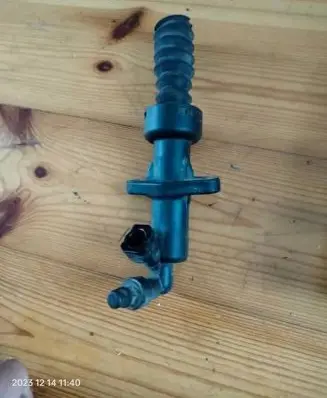 Clutch slave cylinder