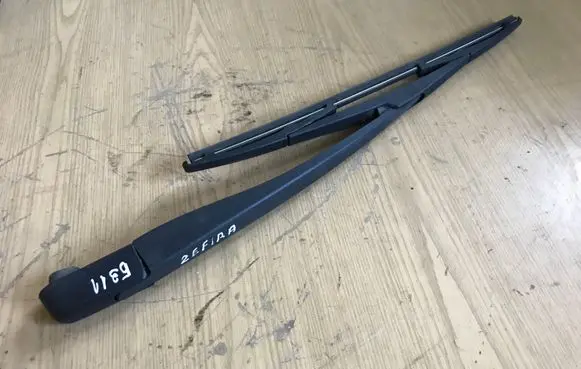 Opel Zafira C Rear wiper blade 13145552