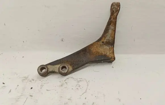 Toyota Hilux (AN10, AN20, AN30) Gearbox mounting bracket 331190K020