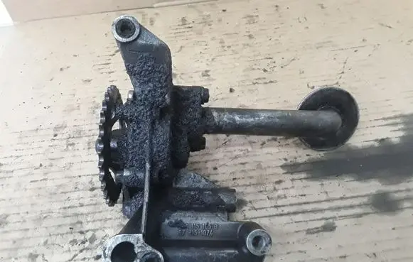 Ford Galaxy Oil pump 678151074 06A115105B 06A115105