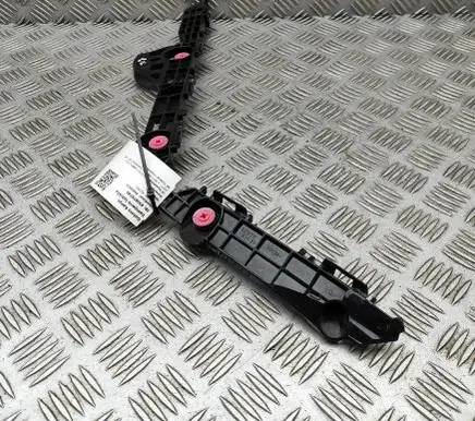 Toyota Camry VIII XV70 Rear bumper mounting bracket 5257633130
