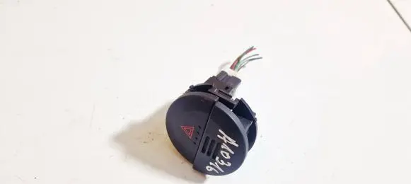 Nissan X-Trail T30 Hazard light switch 06016