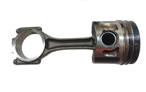 Volkswagen Golf V Piston with connecting rod