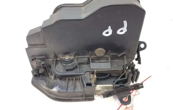 BMW 1 E81 E87 Front door lock 7167074