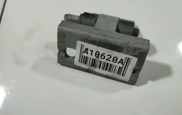 Volvo V70 Rear door lower hinge
